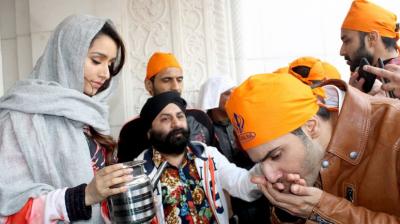 Varun Dhawan Shraddha Kapoor In Gurudwara Bangla Sahib