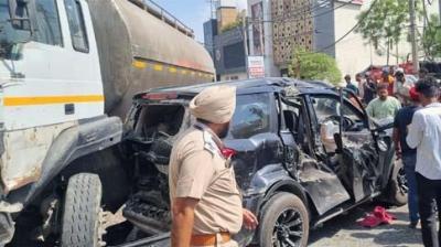 tanker hit cars and auto rickshaw