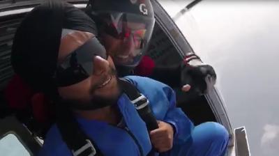Sikh youth sky diving 14000 feet in Mississauga 