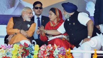 Modi with sukhbir badal and harsimrat kaur badal 