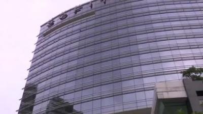 Karnataka rebel lawmakers stay at five star in mumbai