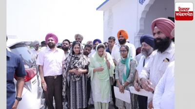 Maharani Preneet Kaur and Union Minister of State for Rakhsha Nikhil Khadse visited flood-affected villages