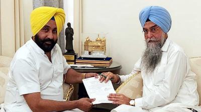 kultar Singh Sandhwa, Dr. Manjit Singh Dhillon