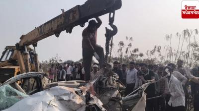 Terrible road accident in Dhamtri: Truck and car collide, 4 including 3 CRPF jawans die