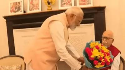 PM Modi Meet LK Advani 