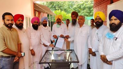 AAP MLAs meet Speaker seeking 'One MLA- One Pension'