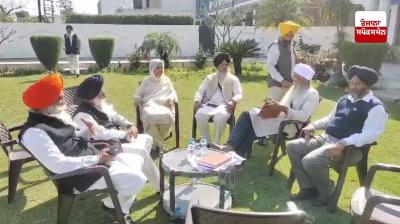 5 ਮੈਂਬਰੀ ਕਮੇਟੀ ਦੇ ਮੈਂਬਰ ਧਾਮੀ ਘਰ ਪਹੁੰਚੇ