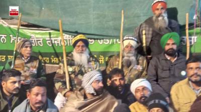 ਕੈਪਸਨ: ਡੱਲੇਵਾਲ ਦੀ ਟਰਾਲੀ ਦੇ ਆਲੇ ਦੁਆਲੇ ਪਹਿਰਾ ਦੇ ਰਹੇ ਸਾਬਕਾ ਫ਼ੌਜੀਆਂ ਦੀ ਜਥੇਬੰਦੀ