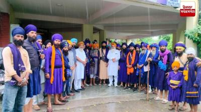 Woman removes clothes in presence of Sri Guru Granth Sahib