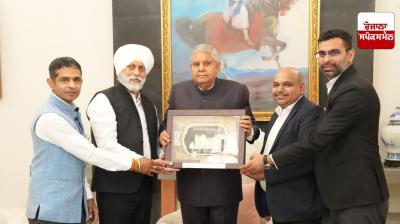 ਭਾਰਤ ਦੇ ਉਪ-ਰਾਸ਼ਟਰਪਤੀ ਨੂੰ ਪੰਜਾਬ ਅਤੇ ਹਰਿਆਣਾ ਹਾਈ ਕੋਰਟ ਬਾਰ ਐਸੋਸੀਏਸ਼ਨ ਵੱਲੋਂ ਸਨਮਾਨਿਤ ਕੀਤਾ