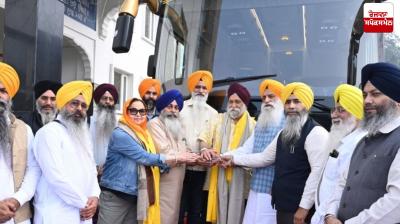 A family of pilgrims from Australia presented a bus containing the holy images of Sri Guru Granth Sahib to the Shiromani Committee