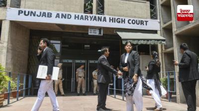 A senior can never be paid less than a junior: High Court
