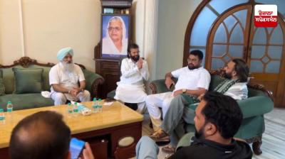 Babbu Maan reached Hans Raj Hans' house to share his grief.