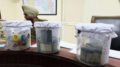 Police arrested a smuggler who ordered heroin consignment from Pakistan by drone along with Rs 5 lakh 54 thousand drug money