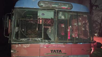 Militants target police bus on Highway near Zewan Srinagar