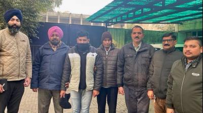 VIGILANCE BUREAU NABS ASSOCIATE OF PATWARI TAKING RS 6,000 BRIBE news in punjabi 