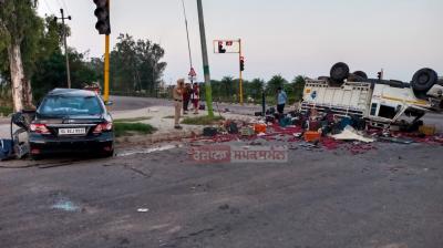 Terrible collision between a Toyota car and a pickup vehicle