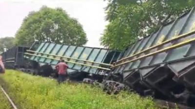 ਪੱਛਮੀ ਬੰਗਾਲ 'ਚ ਰੇਲ ਗੱਡੀ ਦੇ 5 ਡੱਬੇ ਪਟੜੀ ਤੋਂ ਉਤਰੇ ਹੋਏ 