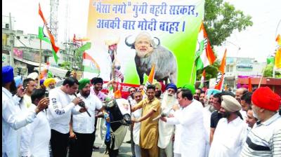 Dr.Raj Kumar Protesting with Farmers