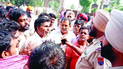 Farmer Union  giving information to Police