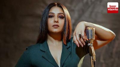 Bollywood singer Sunidhi Chauhan served notice on Pandit Rao Dharenwar's complaint