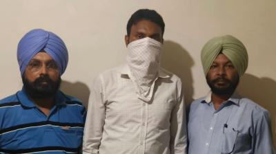 Vigilance department arrested the head constable on the charge of accepting bribe of Rs. 5 thousand