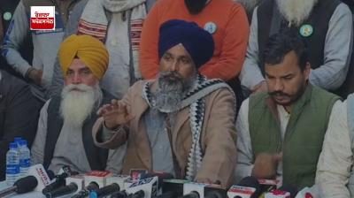  ਸਰਵਣ ਸਿੰਘ ਪੰਧੇਰ ਪੱਤਰਕਾਰਾਂ ਨਾਲ ਗੱਲਬਾਤ ਕਰਦੇ ਹੋਏ 