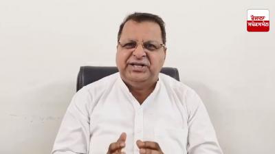 ਨੀਲ ਗਰਗ ਜਾਣਕਾਰੀ ਦਿੰਦੇ ਹੋਏ   