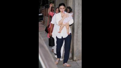 Soha Ali Khan spotted with daughter 