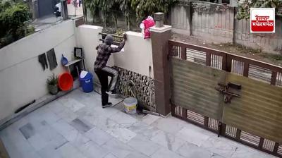 ਚੋਰ ਸੀਸੀਟੀਵੀ ਕੈਮਰੇ ਵਿਚ ਹੋਇਆ ਕੈਦ 