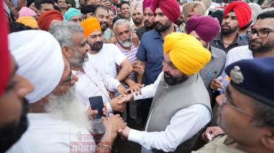 :CM ਵੱਲੋਂ ਪੰਜਾਬ ਸਰਕਾਰ ਦਾ ਹੈਲੀਕਾਪਟਰ ਬਚਾਅ ਤੇ ਰਾਹਤ ਕਾਰਜਾਂ ਲਈ ਤਾਇਨਾਤ,ਹੜ੍ਹ ਪ੍ਰਭਾਵਿਤ ਇਲਾਕਿਆਂ ਦਾ ਕੀਤਾ ਦੌਰਾ
