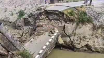 ਬਿਹਾਰ 'ਚ ਡਿੱਗੇ ਪੁਲ ਦੀ ਤਸਵੀਰ 