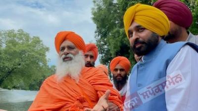 CM attend 22nd anniversary of Kali Bein's 'kar sewa'