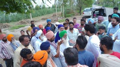 Raja Warring took stock of the damage caused to the crops due to heavy rain