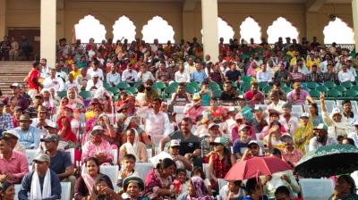 ਅਟਾਰੀ-ਵਾਹਗਾ ਬਾਰਡਰ 'ਤੇ ਮੁੜ ਪਰਤੀ ਰੌਣਕ, ਰਿਟਰੀਟ ਸੈਰੇਮਨੀ ਦੇਖਣ ਪਹੁੰਚੇ ਲੋਕ