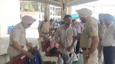 ਰੇਲਵੇ ਸਟੇਸ਼ਨ ਤੇ ਕੀਤੀ ਜਾ ਚੈਕਿੰਗ 