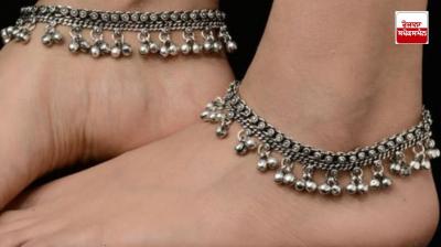 Putting cymbals on the feet strengthens the will of women