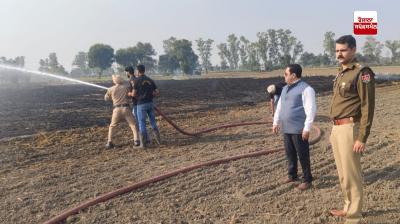 On the second day as well, DC and SSP in action mode reached the fields and extinguished the stubble fire themselves