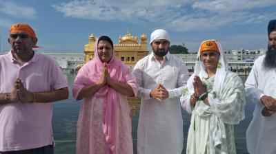 Female wrestler Vinesh Phogat paid obeisance to Sri Darbar Sahib