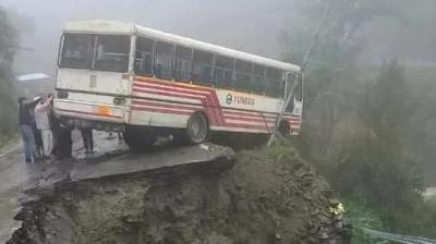 bus hanging on the side of the road on Pathankot Dalhousie Road