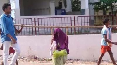 Pregnant Woman Didnt Get Ambulance in Jharkhand