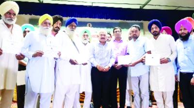 Health Minister Honored Farmers