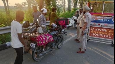 ਨਾਕੇ ਦੌਰਾਨ ਪੁਲਿਸ ਚੈਕਿੰਗ ਕਰਦੀ ਹੋਈ 