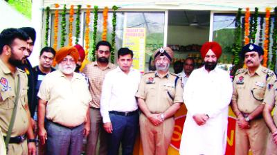 Sukhjinder Singh Randhawa with Police officer 