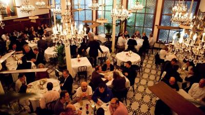 American restaurant, if you wear a mask, you will be fined, then you will get a discount.