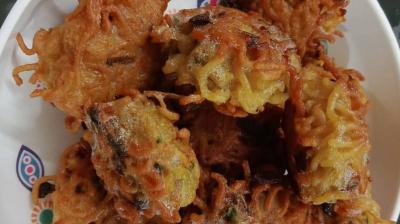 Make hot maggi pakoda at home