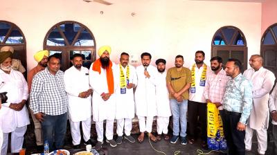 Big blow to Congress and Akali Dal!  Many current sarpanch and block committee members joined AAP