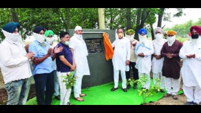 ਜਲਾਲਪੁਰ ਨੇ ਪਿੰਡ ਰੁੜਕਾ 'ਚ ਸਾਂਝੇ ਸ਼ਮਸ਼ਾਨਘਾਟ ਦਾ ਰਖਿਆ ਨੀਂਹ ਪੱਥਰ