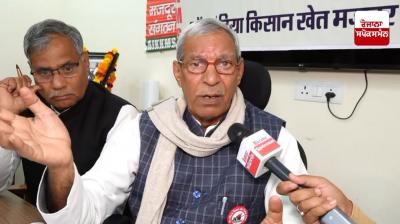 ਆਲ ਇੰਡੀਆ ਕਿਸਾਨ ਖੇਤ ਮਜ਼ਦੂਰ ਸੰਗਠਨ ਦੇ ਰਾਸ਼ਟਰੀ ਪ੍ਰਧਾਨ ਆਗੂ ਸਤਿਆਵਾਨ ਪੱਤਰਕਾਰਾਂ ਨਾਲ ਗੱਲਬਾਤ ਕਰਦੇ ਹੋਏ  