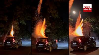  ਚੱਲਦੀ ਸਕਾਰਪੀਓ ਗੱਡੀ ਦੇ ਉੱਪਰ ਰੱਖ ਕੇ ਚਲਾਈਆਂ ਆਤਿਸ਼ਬਾਜੀ ਦੀ ਤਸਵੀਰ 